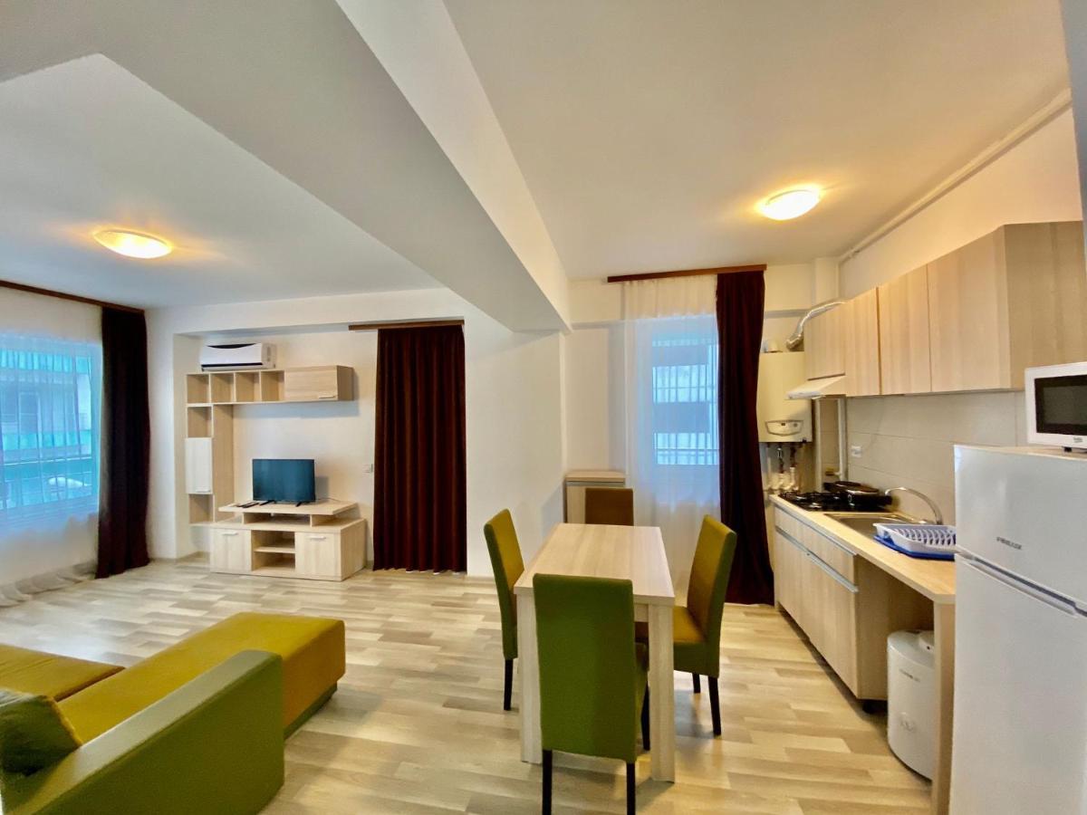 Catalina Summerland Apartaments Mamaia Nord エクステリア 写真