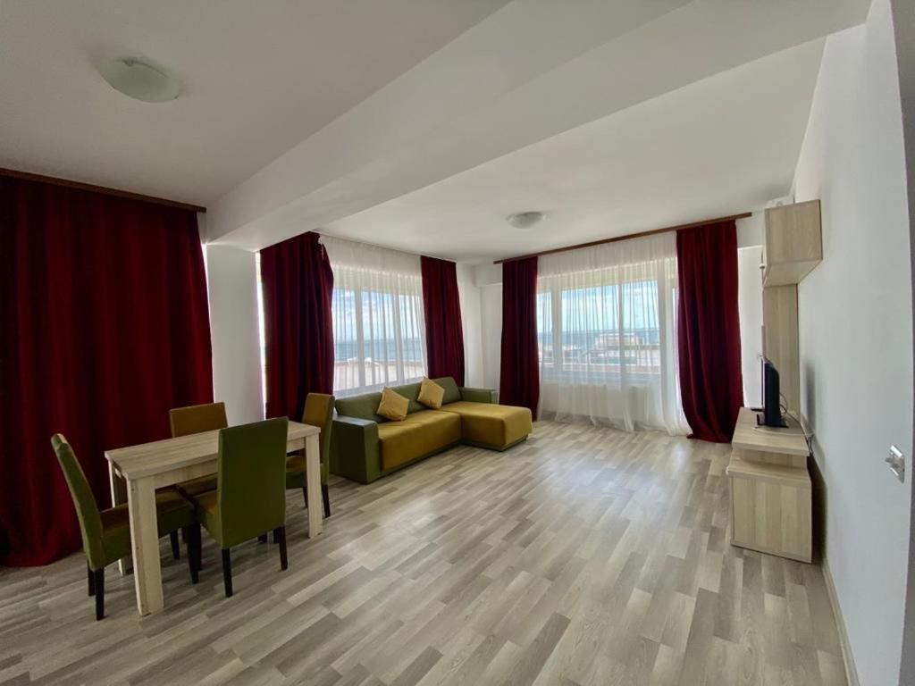 Catalina Summerland Apartaments Mamaia Nord エクステリア 写真