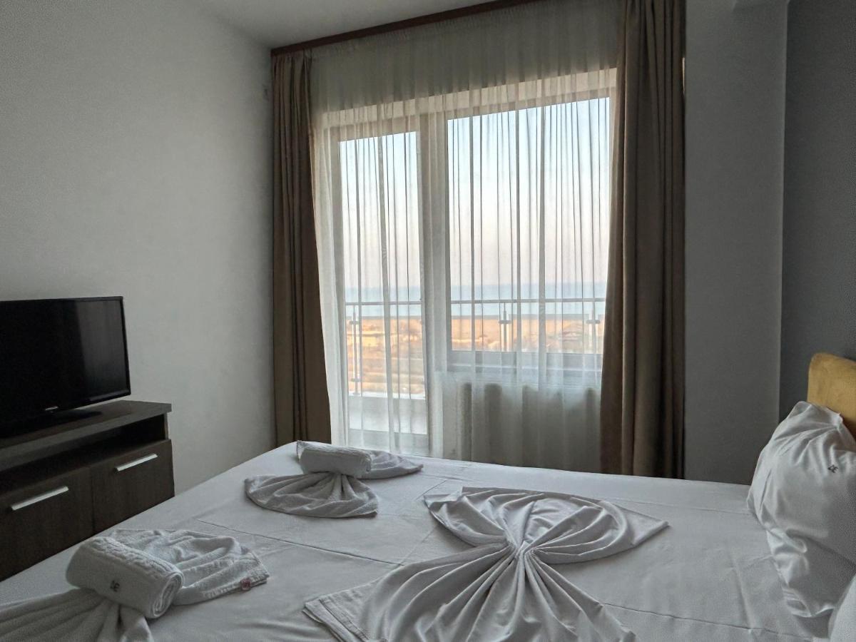 Catalina Summerland Apartaments Mamaia Nord エクステリア 写真
