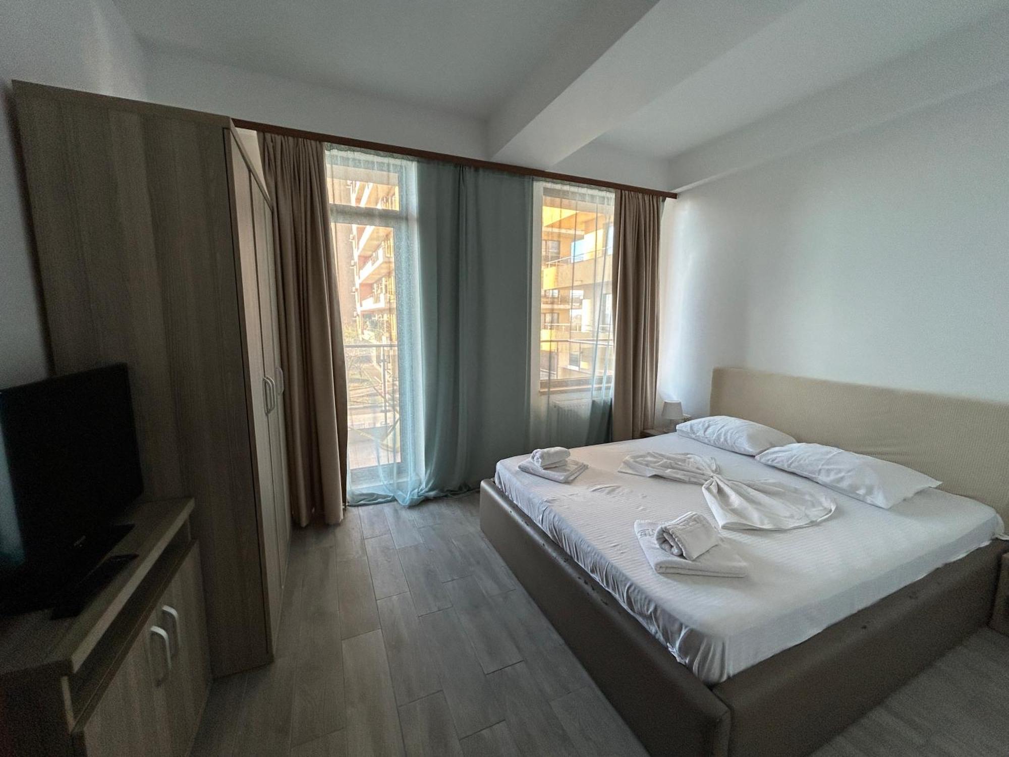 Catalina Summerland Apartaments Mamaia Nord エクステリア 写真